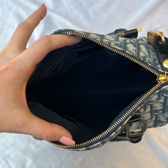 🚨🚨SOLD🚨🚨Dior Navy Trotter Boston Bag - Picture 4 of 14